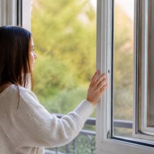 Aération fenêtre froid qui rentre : comment éviter les moustiques sans perdre de chaleur