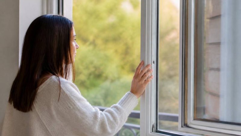 Aération fenêtre froid qui rentre : comment éviter les moustiques sans perdre de chaleur