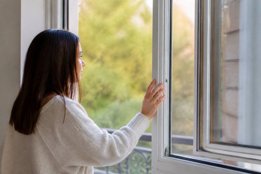 Aération fenêtre froid qui rentre : comment éviter les moustiques sans perdre de chaleur